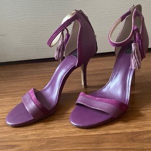 White House Black market size 7 1/2 medium purple with suede with little tassel
